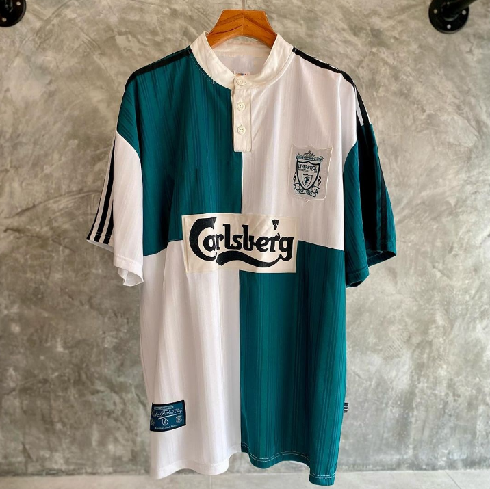 Liverpool 1995/96 (Away)